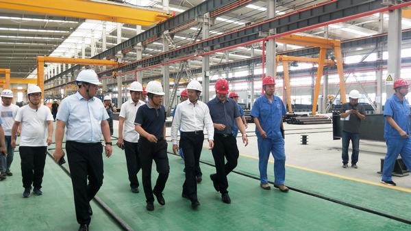 榆林市副市長(zhǎng)陳忠蒞臨榆林市杭蕭綠色鋼結(jié)構(gòu)產(chǎn)業(yè)制造基地項(xiàng)目調(diào)研指導(dǎo)工作