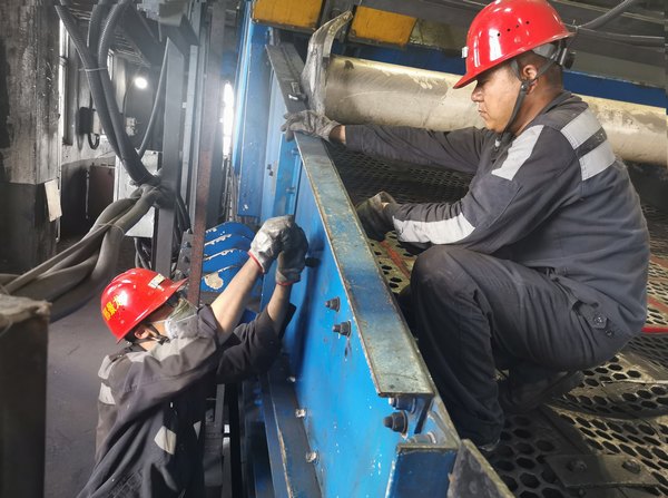 陜煤建設(shè)洗選煤運(yùn)營公司澄合山陽運(yùn)營項目部：伏天“烤”驗不斷 “汗”衛(wèi)運(yùn)維安全