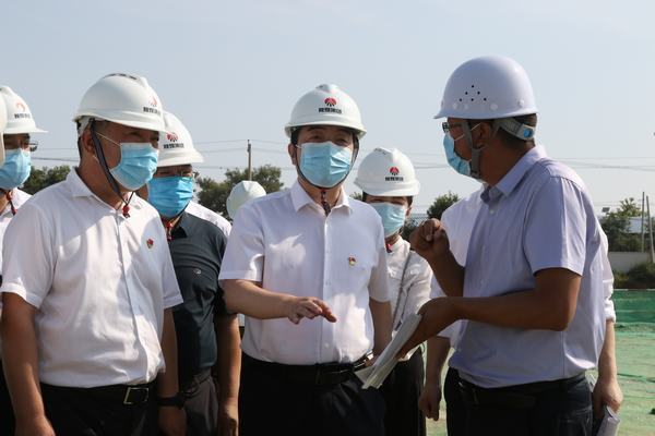 韓城市市長亢振峰一行深入陜煤建設(shè)承建的黃河國際汽車博覽園項目檢查指導(dǎo)工作