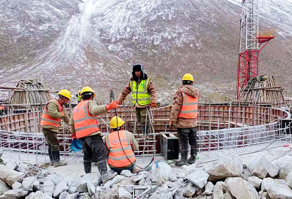 陜煤建設(shè)礦建三公司天山勝利隧道2-2#通風(fēng)豎井亮出新“成績(jī)單”