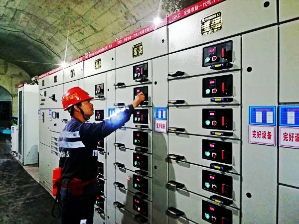 陜煤建設(shè)澄合分公司承建的西卓煤礦集中上倉(cāng)斜巷帶式輸送機(jī)機(jī)頭變電所及給料機(jī)安裝工程提前順利完工