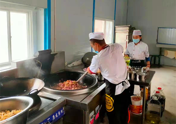 陜煤建設(shè)礦建三公司崔木項(xiàng)目部： 為職工辦實(shí)事，“新”食堂暖人心