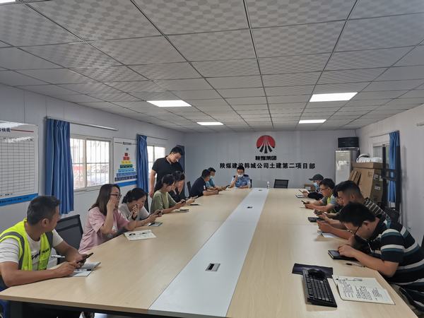 陜煤建設(shè)韓城分公司土建二項(xiàng)目部開展“警企攜手，全民反詐”宣傳活動