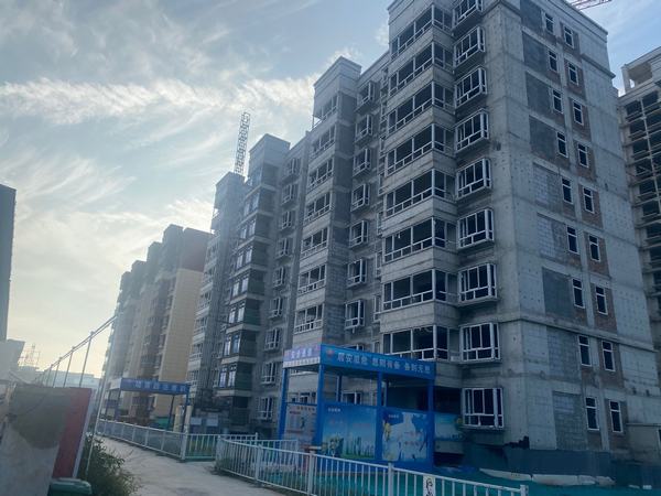 陜煤建設(shè)銅煤公司承建的白水縣萬榮錦園小區(qū)2#、3#樓獲評“市級文明工地”稱號