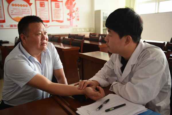 陜煤建設(shè)煤礦運(yùn)營(yíng)服務(wù)分公司：邀請(qǐng)首都大醫(yī)生走進(jìn)基層一線為職工健康保駕護(hù)航