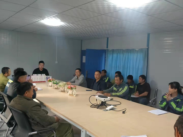 陜煤建設(shè)機(jī)電安裝公司：國(guó)慶節(jié)，我們?cè)诠さ剡^(guò)