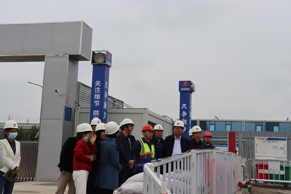 陜西省西咸新區(qū)灃西新城開發(fā)建設(shè)（集團(tuán)）有限公司黨委書記、董事長楊建柱一行蒞臨灃西新城第五學(xué)校項(xiàng)目調(diào)研指導(dǎo)工作