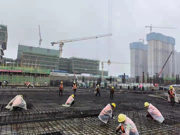 披星斬月?lián)尮て?堅(jiān)守一線(xiàn)抓進(jìn)度