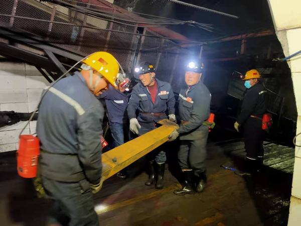 陜煤建設(shè)韓城分公司安裝四項(xiàng)目部“雙速驅(qū)動(dòng)”曬出好成績