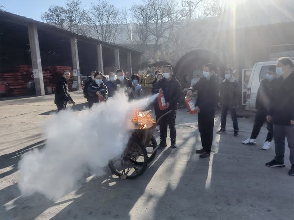 陜煤建設(shè)設(shè)備租賃中心組織開展“防火”專項(xiàng)應(yīng)急演練