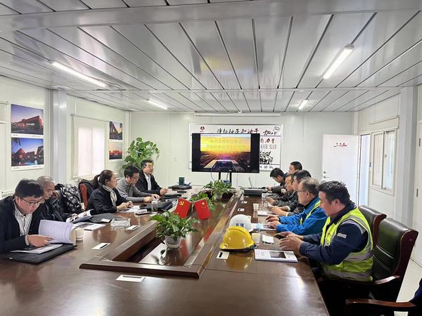 陜煤建設(shè)銅煤公司第十六項(xiàng)目部承建的榆林化學(xué)廠前區(qū)培訓(xùn)中心通過(guò)創(chuàng)優(yōu)奪杯專家組驗(yàn)收