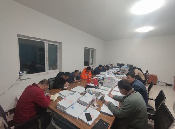 陜煤建設(shè)銅煤公司基層項(xiàng)目部掀起了學(xué)習(xí)黨的第十九屆六中全會(huì)精神的熱潮