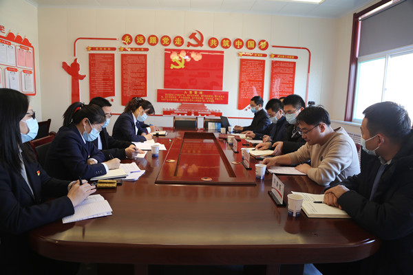 陜煤集團黨支部標(biāo)準化督導(dǎo)組蒞臨機電安裝公司機關(guān)黨支部進行督導(dǎo)檢查