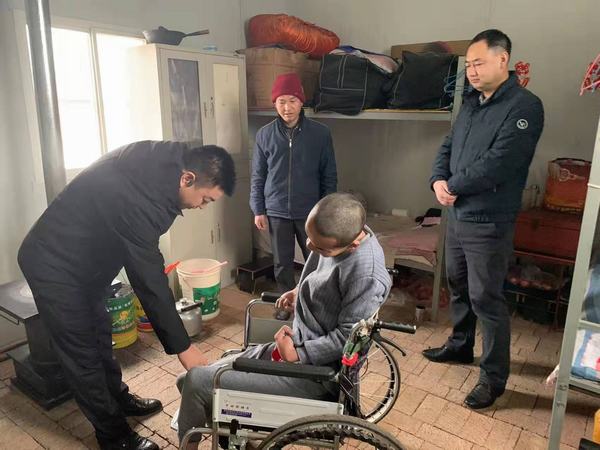 陜煤建設(shè)礦建二公司開展春節(jié)前困難職工慰問活動(dòng)