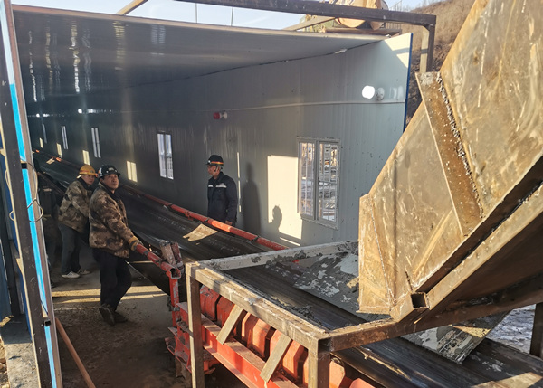 陜煤建設(shè)礦建三公司崔木項(xiàng)目皮帶排矸系統(tǒng)試運(yùn)行成功