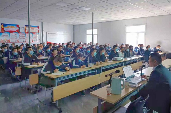 陜煤建設(shè)洗選煤運(yùn)營(yíng)公司深入開(kāi)展全員安全生產(chǎn)“大學(xué)習(xí)、大培訓(xùn)”