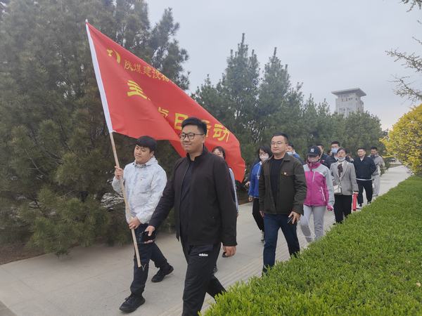 陜煤建設(shè)榆林公司開展“徒步健身強(qiáng)體魄  不忘初心跟黨走”主題黨日活動