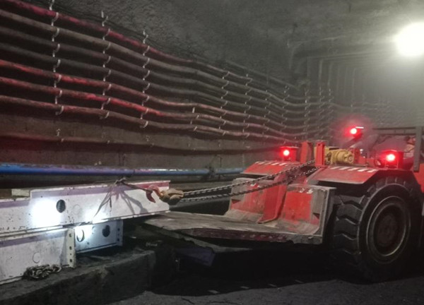 陜煤建設(shè)機(jī)電安裝公司順利完成曹家灘122108帶式輸送機(jī)拆除、回撤工程