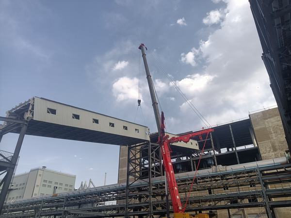 陜煤建設(shè)榆林公司神木電石棧橋工程桁架吊裝4天完成13跨，跑出項目“加速度”