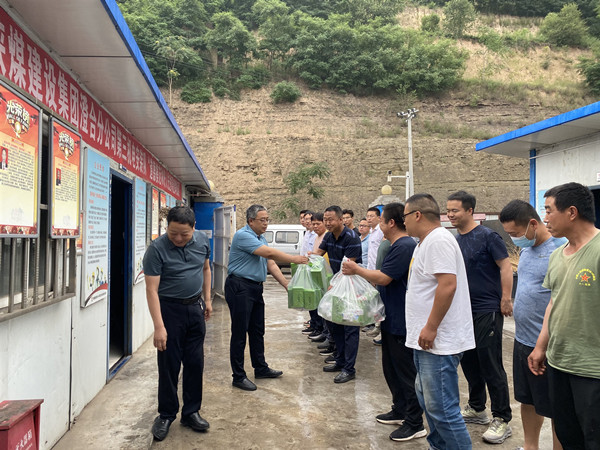 陜煤建設(shè)澄合分公司全面啟動(dòng)一線“送清涼”行動(dòng)