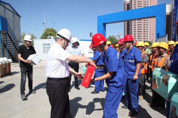 高溫慰問(wèn)到一線(xiàn) 清涼關(guān)懷入心田