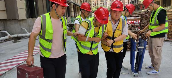 陜煤建設(shè)銅煤公司第十五項目部開展“防風(fēng)險、除隱患、遏事故”為主題的特種設(shè)備事故應(yīng)急救援演練活動