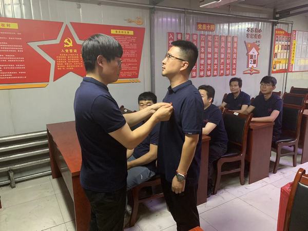 陜煤建設(shè)韓城分公司安裝三項(xiàng)目部初心向黨“慶七一 ”喜迎黨的二十大