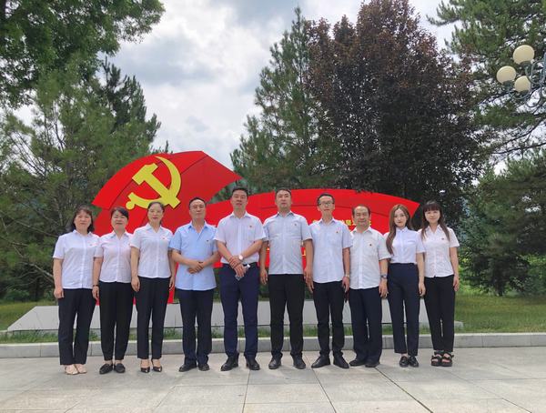 陜煤建設(shè)銅煤公司機(jī)關(guān)黨支部開展教育活動培植紅色基因