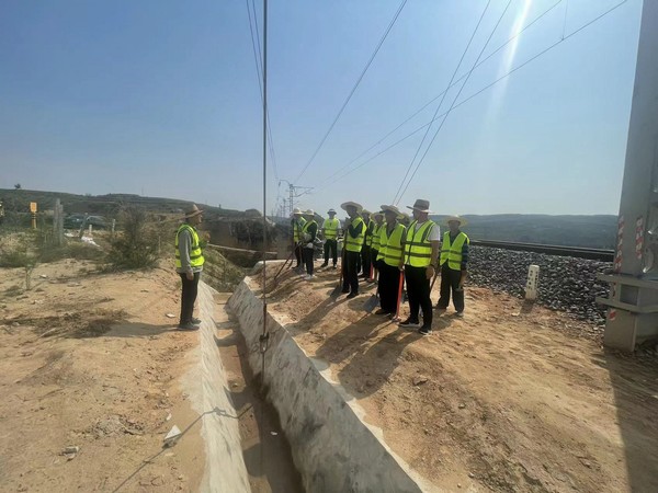 聞“汛”而動，陜煤建設(shè)路橋分公司靖神鐵路項目部全力搶修水毀地段工程