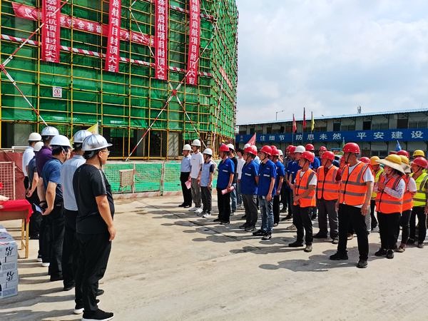 陜煤建設(shè)渭南分公司承建的渭南啟航A、B座工程主體順利封頂