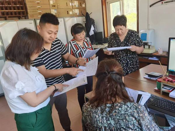 陜煤建設(shè)銅煤公司組織開展“依法興企、你我共行”主題宣傳活動