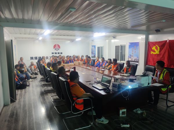 陜煤建設(shè)天工公司安裝一部：迎高溫、戰(zhàn)酷暑 確保汽車(chē)卸煤溝安裝工程如期交付