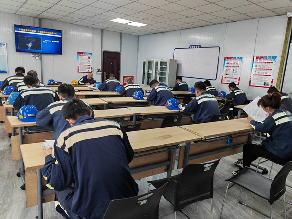 陜煤建設(shè)洗選煤運營公司紅柳林洗煤廠項目部：暢通機電“毛細血管，護好安全“大心臟”