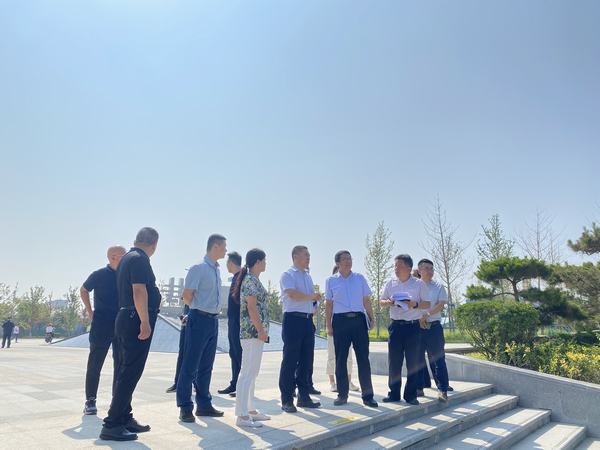 空港新城管委會領導調研組蒞臨空港城市中心公園指導工作