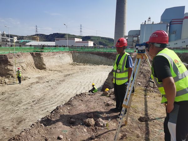 陜煤建設(shè)天工公司施工前沿以高溫“烤”驗，“暑”寫勞動畫卷