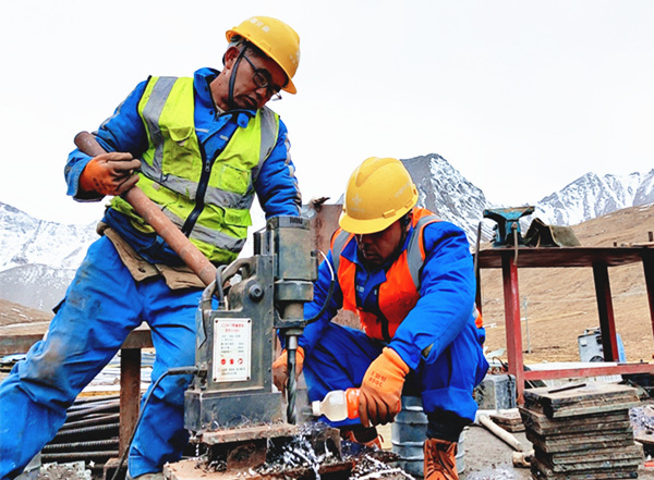 陜煤建設(shè)礦建三公司：確認(rèn)過(guò)腳步，你們就是雪域高原上的“掘進(jìn)鐵軍”