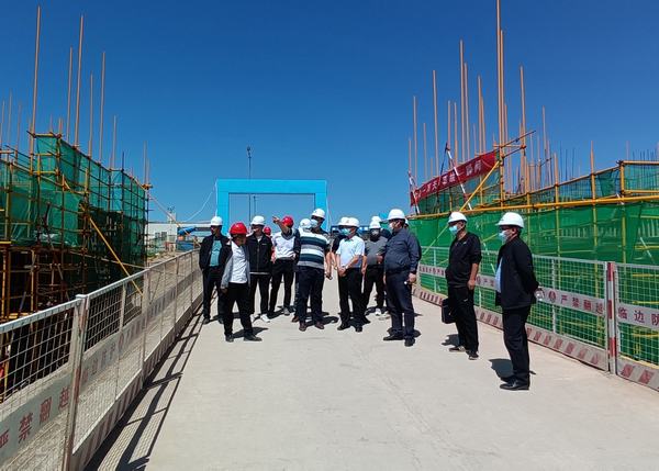 榆林城投集團(tuán)總會(huì)計(jì)師朱志昌一行蒞臨榆溪希望城商住小區(qū)項(xiàng)目檢查指導(dǎo)工作