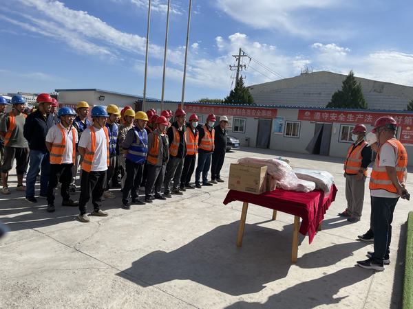 陜煤建設(shè)西北分公司：張掖潤(rùn)泉瑞苑項(xiàng)目3#、5#、8#住宅樓喜封頂