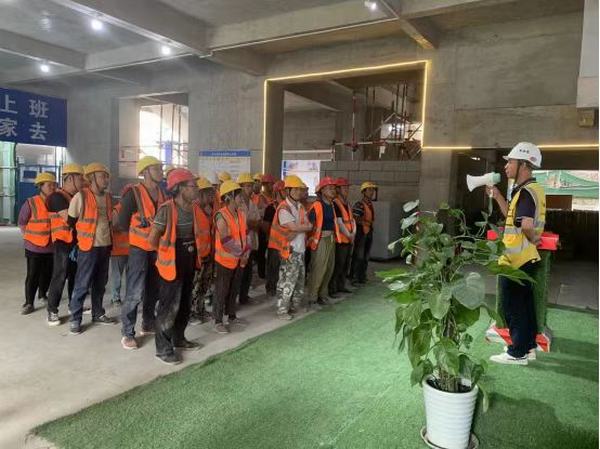 陜煤建設(shè)銅煤公司：第十五項(xiàng)目部開展新《安全生產(chǎn)法》宣傳活動