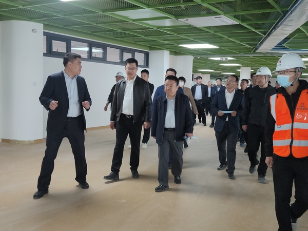 榆林城投集團(tuán)黨委書記、董事長、總經(jīng)理郝君一行蒞臨北京師范大學(xué)榆林學(xué)校（幼兒園）項(xiàng)目檢查指導(dǎo)工作