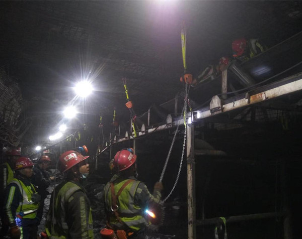 陜煤建設(shè)機(jī)電安裝公司小保當(dāng)項目部奮戰(zhàn)36小時完成改造任務(wù)