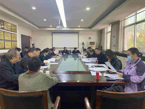 陜煤建設(shè)澄合分公司承建的彬長大佛寺新增生產(chǎn)生活設(shè)施3#、4#職工宿舍及車庫工程順利通過竣工驗(yàn)收