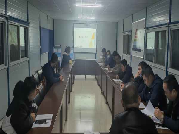 陜煤建設(shè)韓城分公司以最實“安全服務(wù)”、最暖“溫馨提醒” 密織安全風(fēng)險防范網(wǎng)