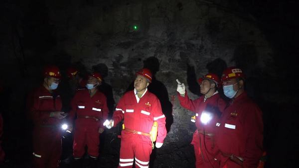 韓城礦業(yè)有限公司董事長張維新前往陜煤建設(shè)礦建二公司第二項目部檢查指導工作