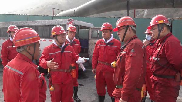 韓城礦業(yè)有限公司總經(jīng)理吳杰前往陜煤建設(shè)礦建二公司第二項目部檢查指導工作