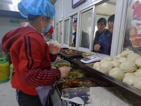 陜煤建設(shè)礦建二公司王峰項目部：加強后勤保障 打響疫情“保胃戰(zhàn)”