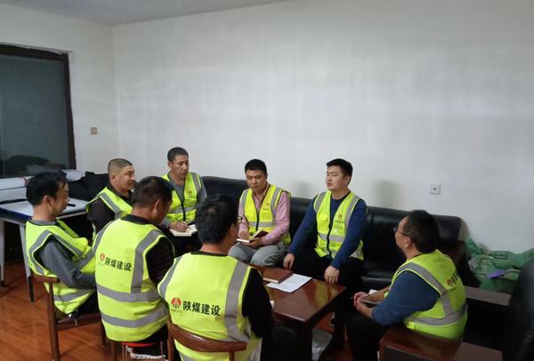 陜煤建設(shè)銅煤公司第七項目部開展“黨史在心中 永遠(yuǎn)跟黨走”主題討論活動