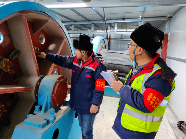 陜煤建設(shè)礦建三公司：隨手拍，看青安崗員另類“show”安全