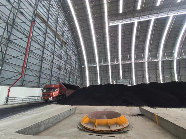 陜煤建設韓城分公司土建十六項目部承建的榆陽煤炭物流園區(qū)儲煤棚順利交接