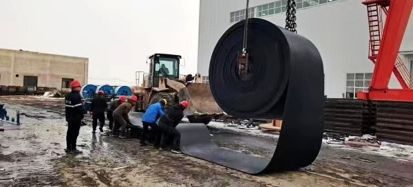 陜煤建設澄合分公司第一機電安裝項目部承建的西卓煤礦一盤區(qū)膠帶巷皮帶延伸安裝工程成功試運行